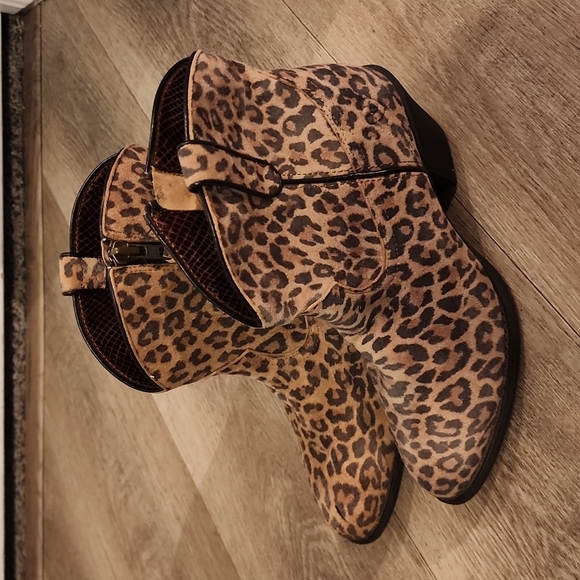 Ariat leapored print darlin booties size 7 - Picture 4 of 12